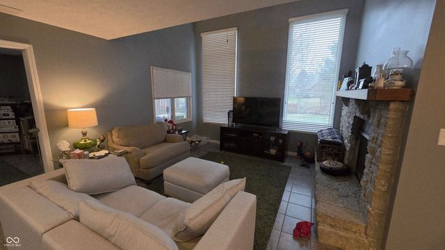 876 Woodcross Court, Avon, IN 46123