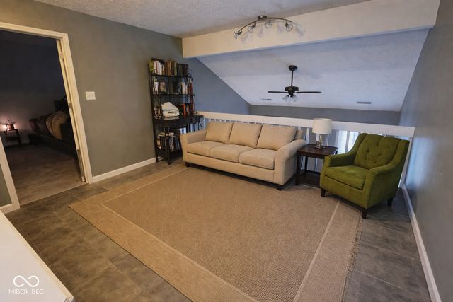 876 Woodcross Court, Avon, IN 46123