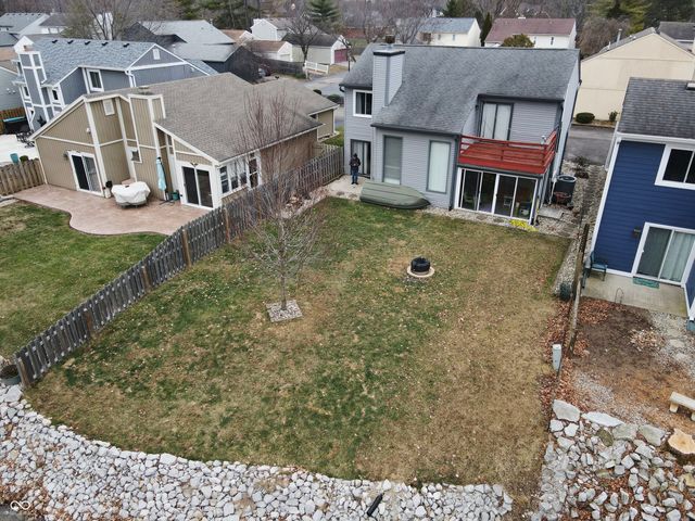 876 Woodcross Court, Avon, IN 46123