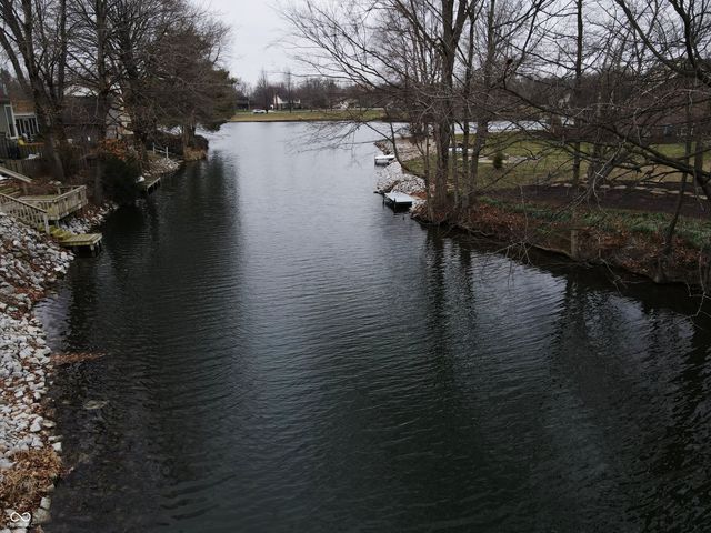 876 Woodcross Court, Avon, IN 46123