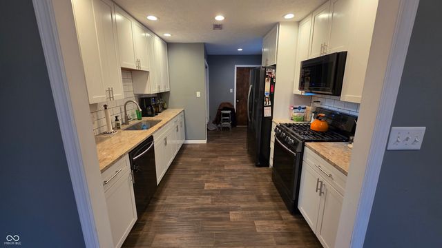 876 Woodcross Court, Avon, IN 46123