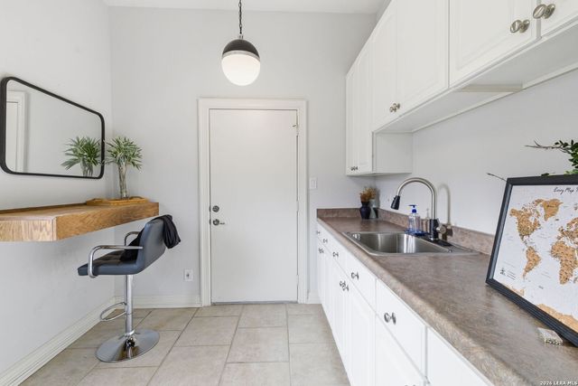 1723 Greystone Rdg, San Antonio, TX 78258