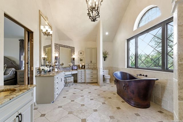 1723 Greystone Rdg, San Antonio, TX 78258