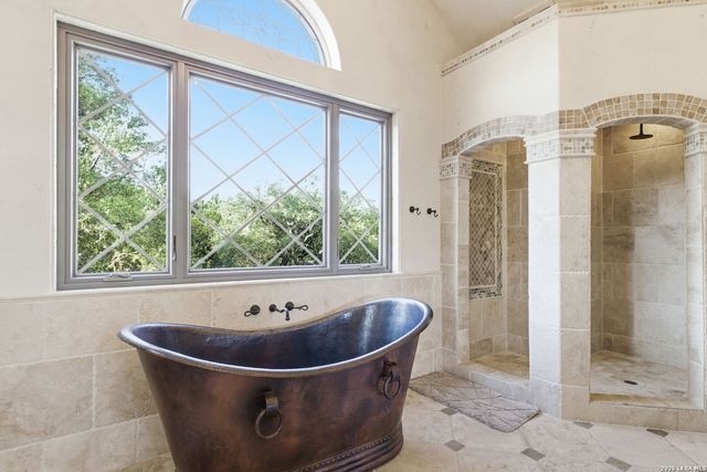 1723 Greystone Rdg, San Antonio, TX 78258