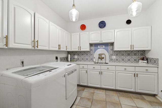 1723 Greystone Rdg, San Antonio, TX 78258