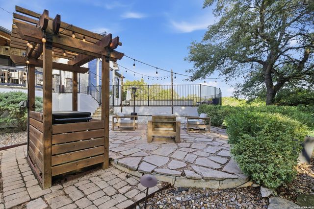 1723 Greystone Rdg, San Antonio, TX 78258