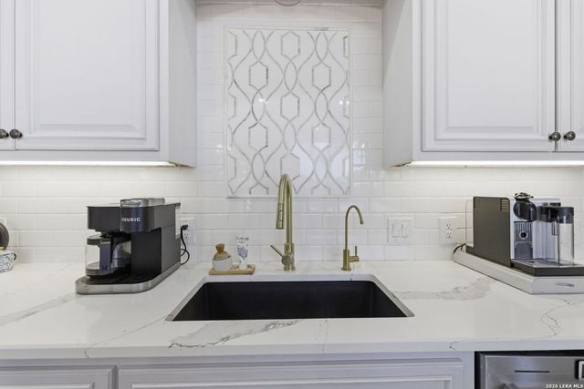 1723 Greystone Rdg, San Antonio, TX 78258