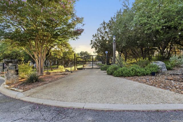 1723 Greystone Rdg, San Antonio, TX 78258