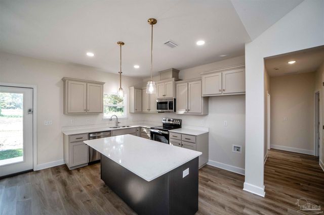 5597 Crestwood Dr, Milton, FL 32583