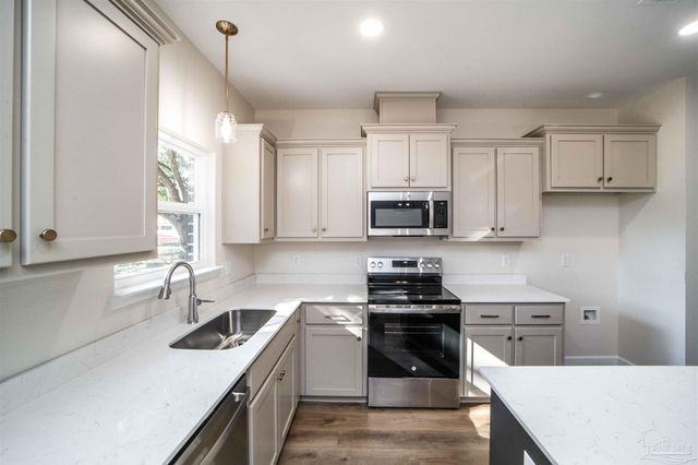 5597 Crestwood Dr, Milton, FL 32583