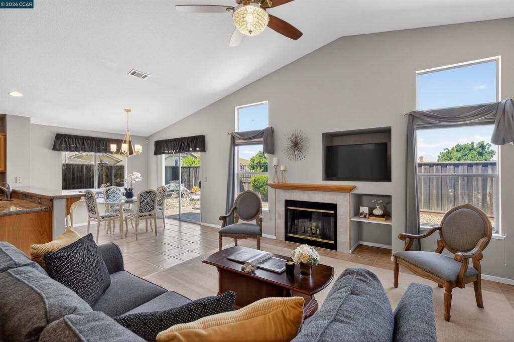 Image 5 of property listing at 549 Burdick Dr, Bay Point, CA 94565