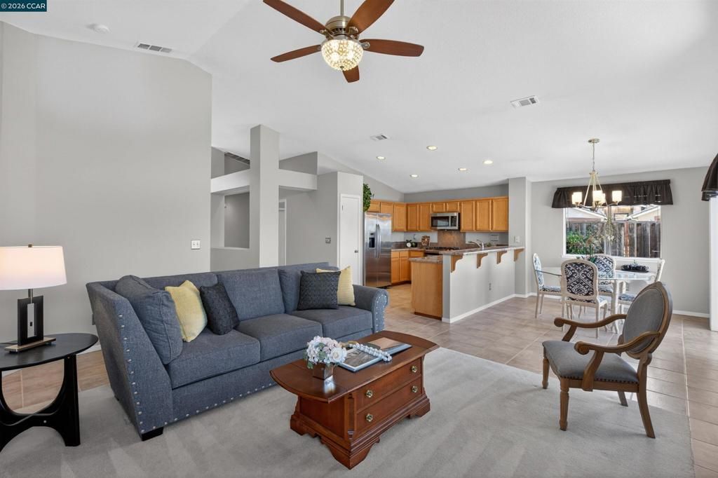 Image 7 of property listing at 549 Burdick Dr, Bay Point, CA 94565