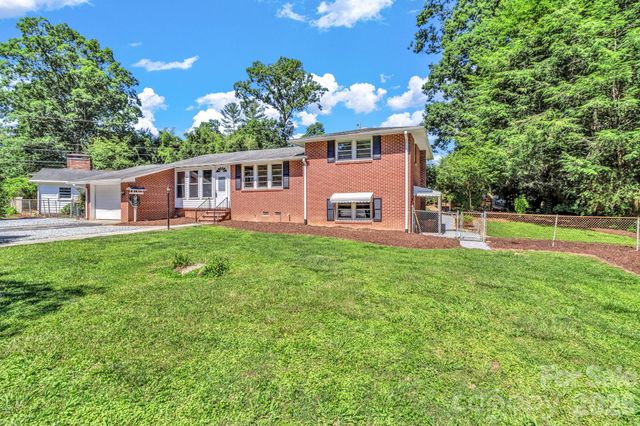 907 W Blue Ridge Road, East Flat Rock, NC 28726