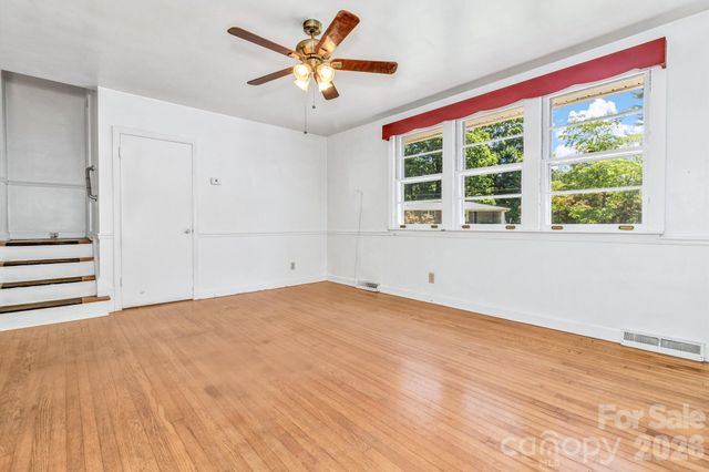 907 W Blue Ridge Road, East Flat Rock, NC 28726