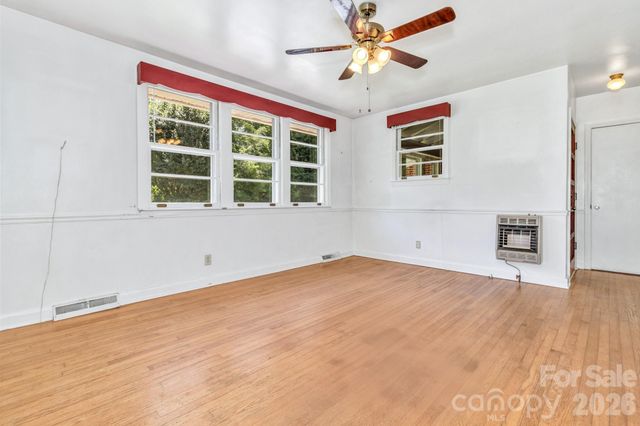 907 W Blue Ridge Road, East Flat Rock, NC 28726
