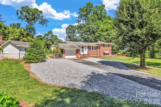 907 W Blue Ridge Road, East Flat Rock, NC 28726