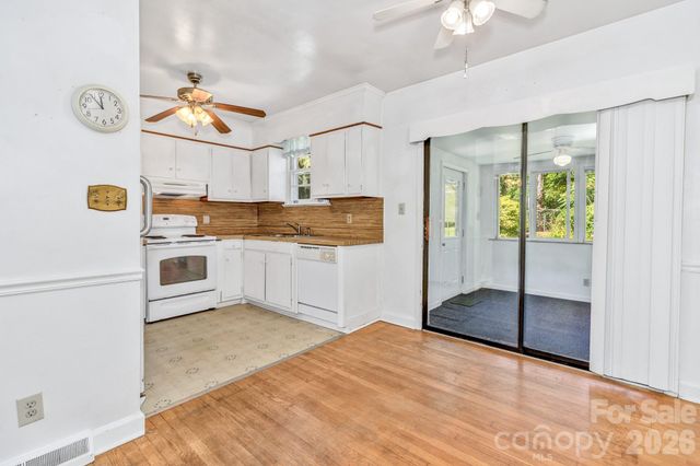 907 W Blue Ridge Road, East Flat Rock, NC 28726