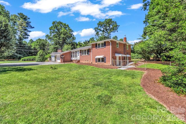 907 W Blue Ridge Road, East Flat Rock, NC 28726