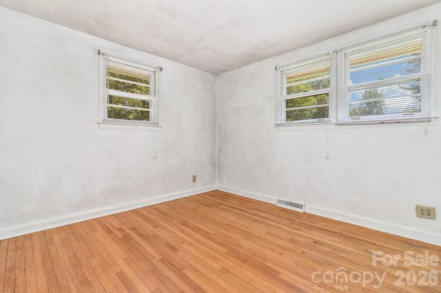907 W Blue Ridge Road, East Flat Rock, NC 28726