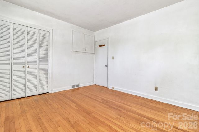 907 W Blue Ridge Road, East Flat Rock, NC 28726