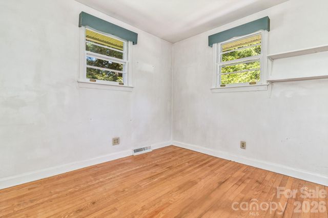 907 W Blue Ridge Road, East Flat Rock, NC 28726