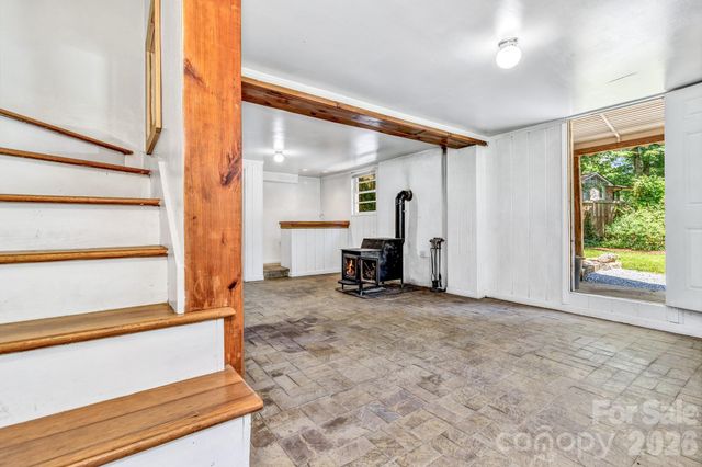 907 W Blue Ridge Road, East Flat Rock, NC 28726