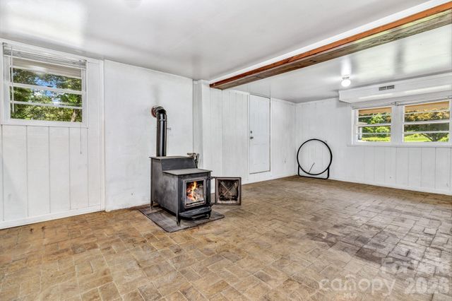 907 W Blue Ridge Road, East Flat Rock, NC 28726