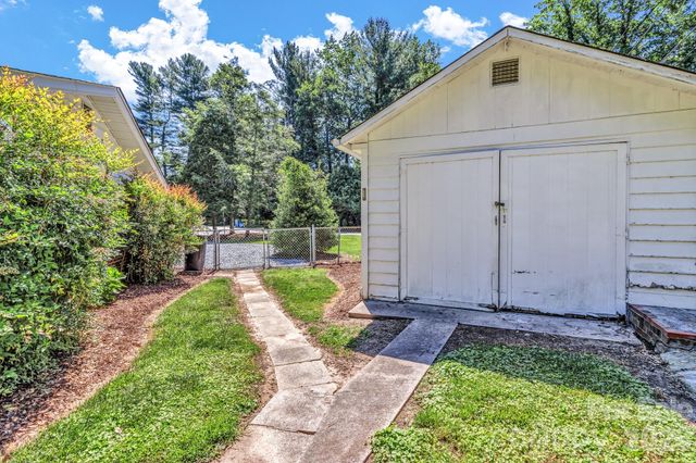 907 W Blue Ridge Road, East Flat Rock, NC 28726