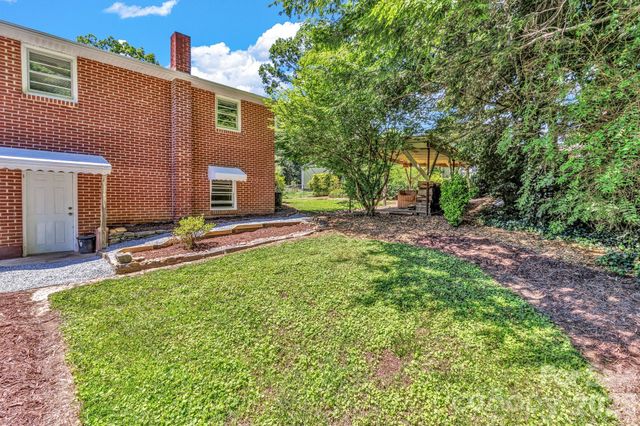 907 W Blue Ridge Road, East Flat Rock, NC 28726