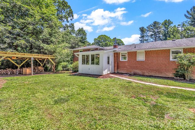 907 W Blue Ridge Road, East Flat Rock, NC 28726