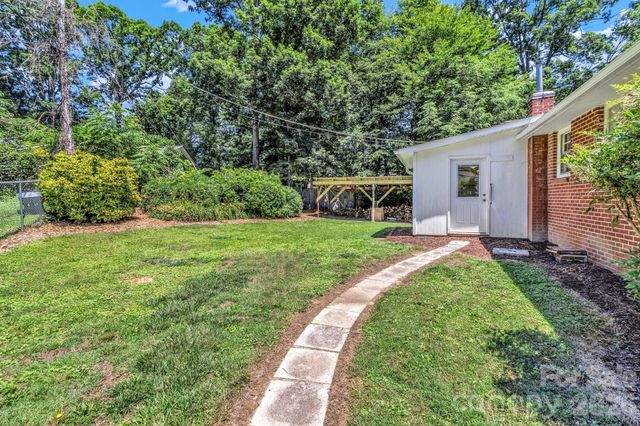 907 W Blue Ridge Road, East Flat Rock, NC 28726