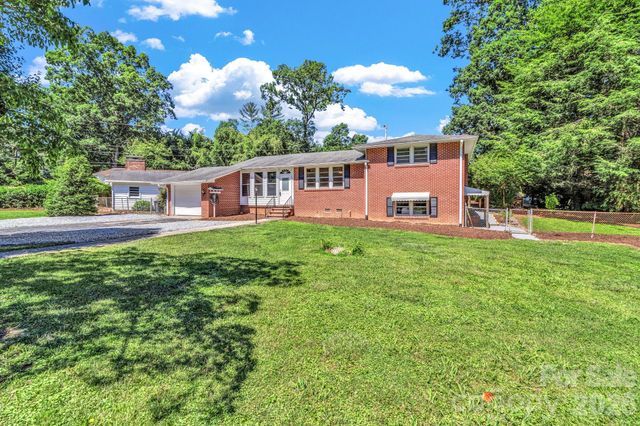 907 W Blue Ridge Road, East Flat Rock, NC 28726