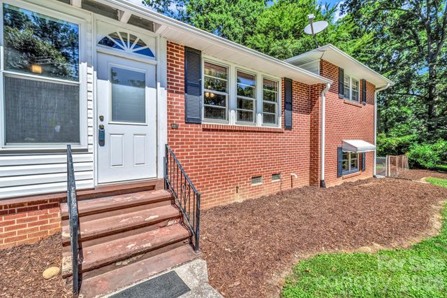 907 W Blue Ridge Road, East Flat Rock, NC 28726