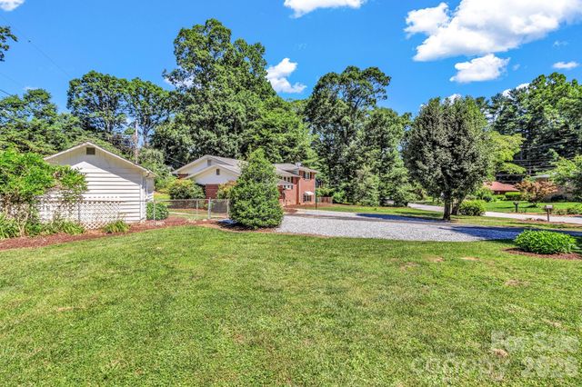 907 W Blue Ridge Road, East Flat Rock, NC 28726