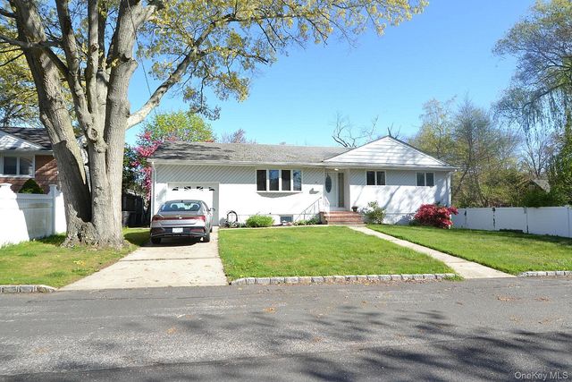 56 Jerome Street, Lindenhurst, NY 11757