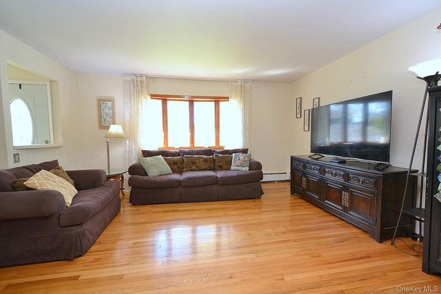 56 Jerome Street, Lindenhurst, NY 11757