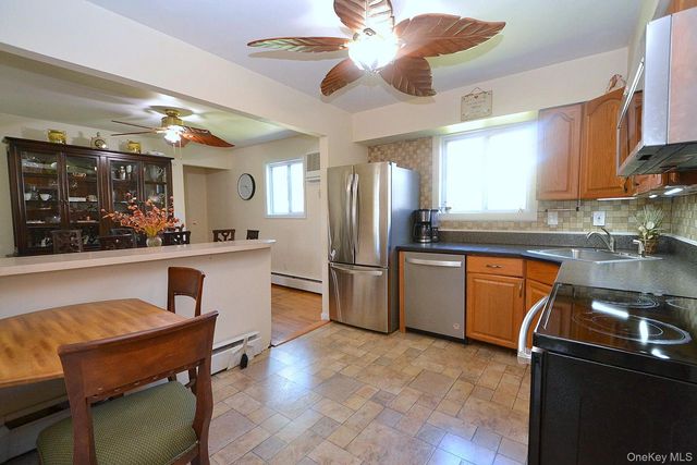 56 Jerome Street, Lindenhurst, NY 11757