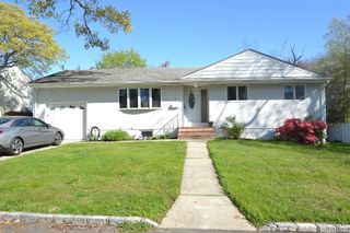56 Jerome Street, Lindenhurst, NY 11757