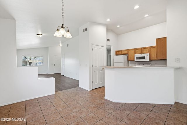 6563 E Ladonna Lane, Tucson, AZ 85756