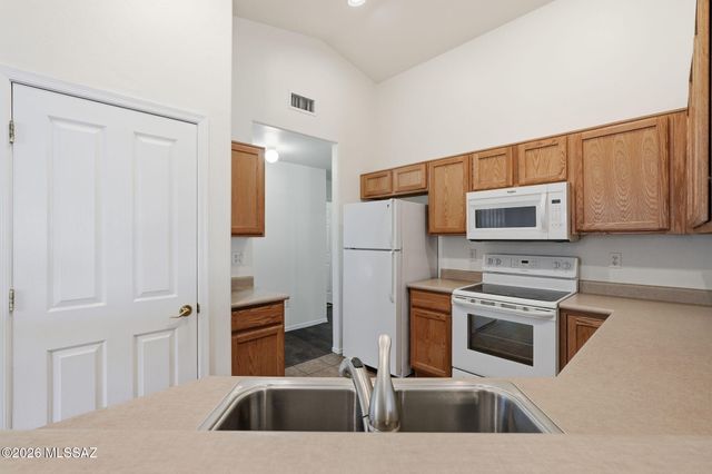 6563 E Ladonna Lane, Tucson, AZ 85756