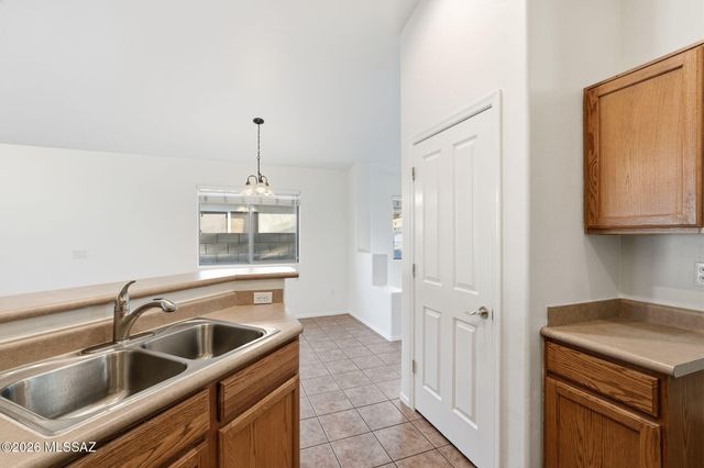 6563 E Ladonna Lane, Tucson, AZ 85756