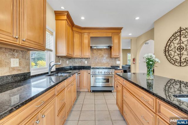 467 Summit Avenue, Hackensack, NJ 07601