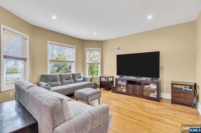 467 Summit Avenue, Hackensack, NJ 07601