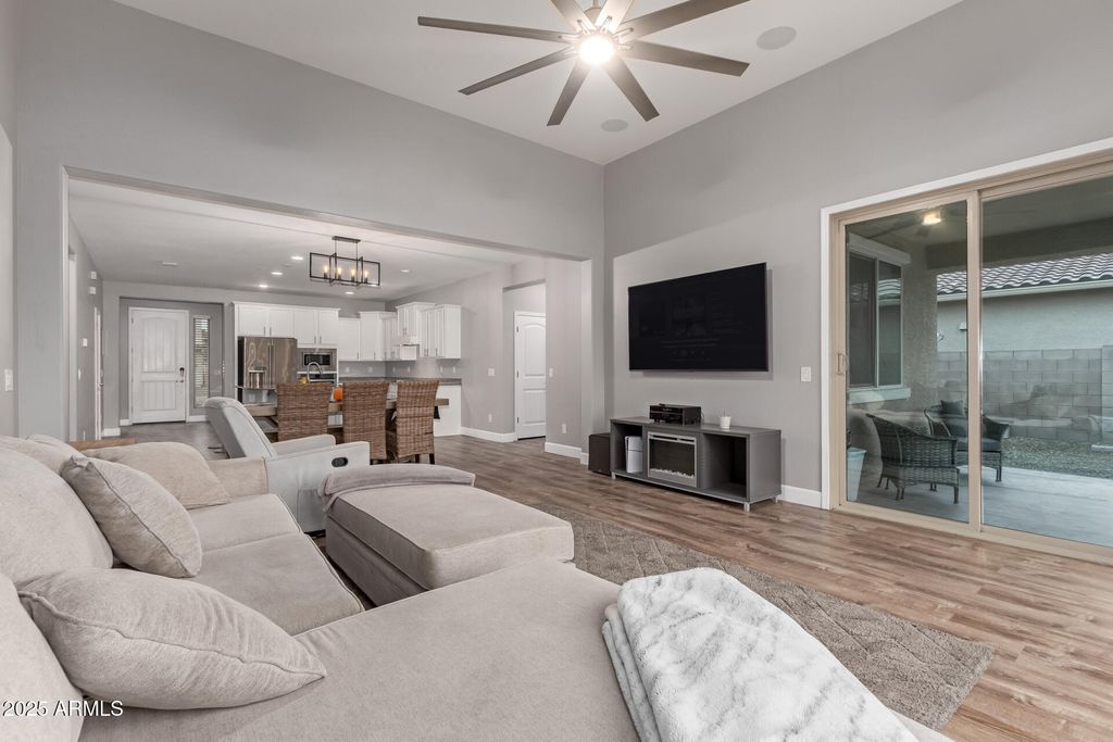 8987 W SELDON Lane, Peoria, AZ 85345 — photo 3