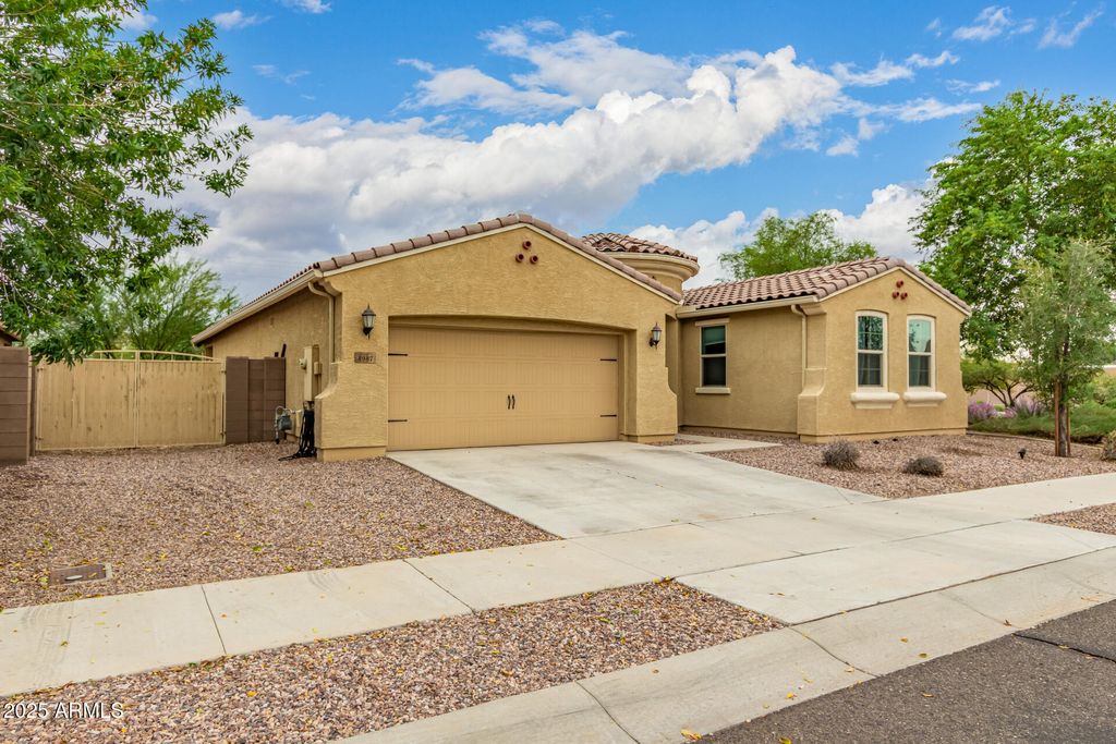 8987 W SELDON Lane, Peoria, AZ 85345 — photo 5