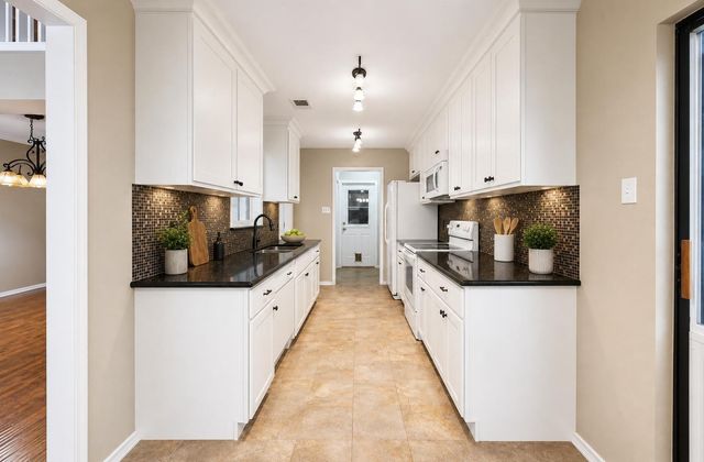 13882 Hollowgreen Drive 810, Houston, TX 77082
