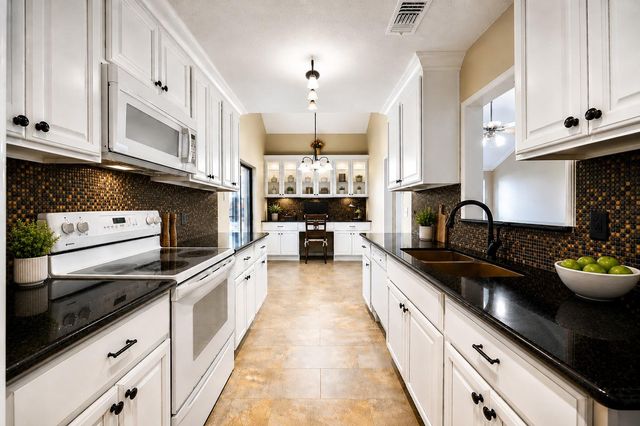 13882 Hollowgreen Drive 810, Houston, TX 77082
