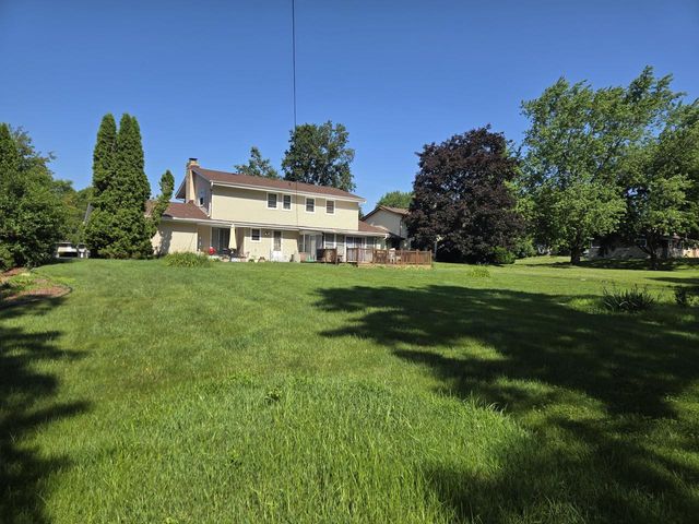 6886 N 100th STREET, Milwaukee, WI 53224