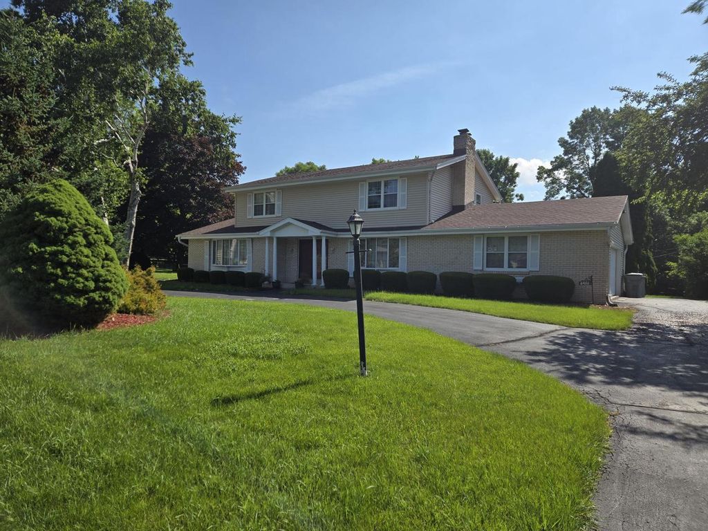 6886 N 100th STREET, Milwaukee, WI 53224