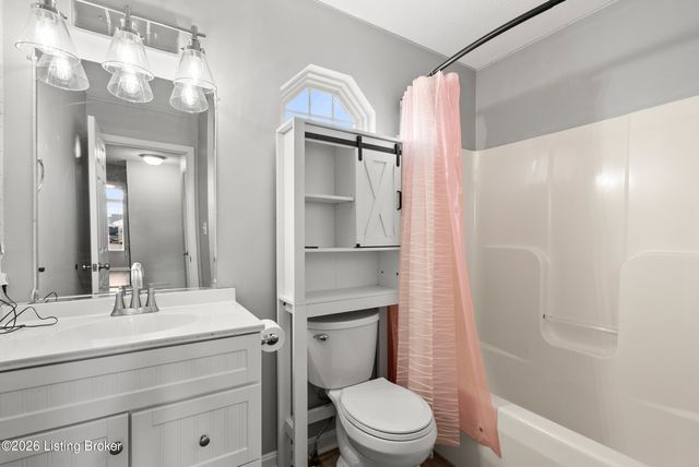 271 Clear Lake Dr, Shepherdsville, KY 40165